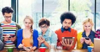 Things We Do Online That&rsquo;d Be Mental In Real Life