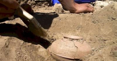 Archaeologists Dug Up An 800-Year-Old Pot...But What They Found Changed History!