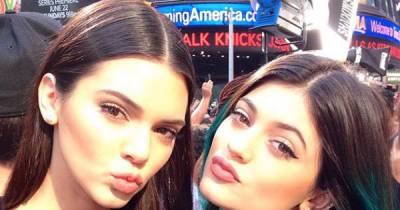 This Is Why Kendall & Kylie Jenner's Selfies Always Look So Perfect
