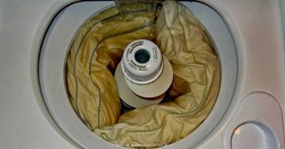 Turn Your Pillows From Yellow To Snow White In A Snap With This Simple Hack