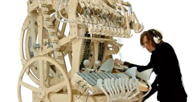 This Crazy New Instrument Uses 2000 Marbles To Make Music