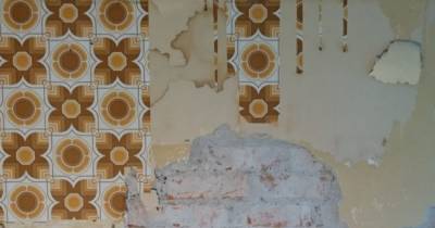 He Was Replacing Tiles In His Kitchen When A Discovery Gave Him An Even Better Idea