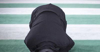 I'm A Middle-aged, White Scottish Man Who Converted To Islam Without Ever Meeting A Muslim. This Is How