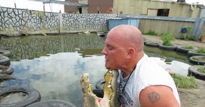 Man Stares Down The Jaws Of An Alligator In Terrifying Close-Up Go Pro Footage