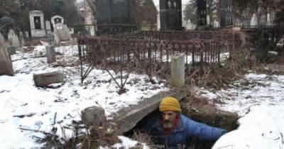 Unbelievable! Man Has Been Living In A Grave For The Last 15 Years