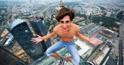 Meet The Extreme Russian Climbers Who Scale Moscow's Tallest Structures Without Any Safety Equipment