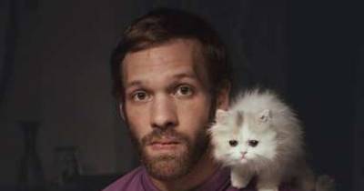 The Absolute Worst Pictures Of Men And Cats