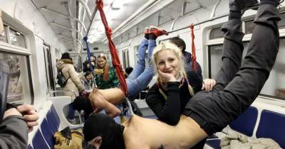 'Subway Masochists' Are Suspending Themselves From Hooks On Underground Trains In Worrying New Trend