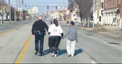 This Mom Ran To Lose Weight. But When The Policeman Saw Her, He Intervenes Immediately.