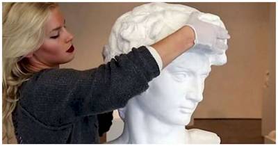 It's A Regular Statue, But Something Awkward Happens When She Touches It