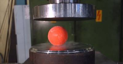 Hydraulic Press Crushes Liquid Nitrogen Frozen Toys