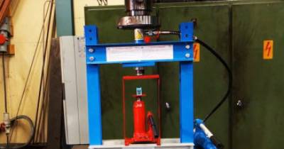 Guy Crushes Hydraulic Press With A Hydraulic Press