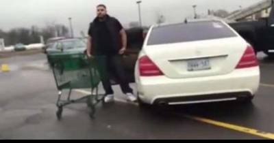 Mercedes-Driving Douche Is Confronted After Parking Across THREE Spaces!