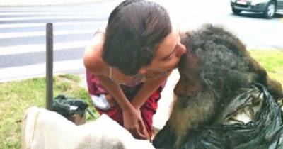 Everyday She Said Hello To A Homeless Man, Then One Day He Handed Her A Note