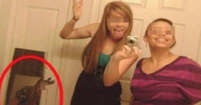 Embarrassing Selfie Reflection Fails That Will Freak You Out