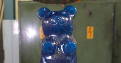 Hydraulic Press Smashes A Giant Gummy Bear