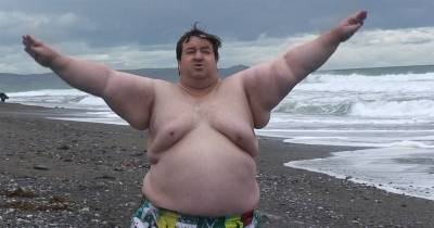 Watch Out David Hasslehoff! Steve Beer Isn't Too Fat To Splash As He Enjoys Baywatch Moment During Beach Work Out
