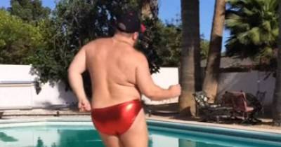People Can&rsquo;t Stop Sharing This Video Of A Guy Dancing To &lsquo;Can&rsquo;t Stop The Feeling!&rsquo; In A Speedo