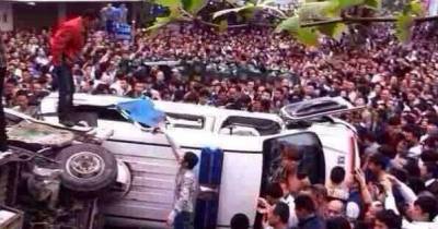 China: Cops Beat A Woman, Thousands Of Men Begin Stoning Cops In Streets