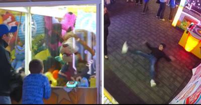 Guy Dressed As A Bear And Hid In A Claw Machine To Scare The Sh*t Out Of Passers By