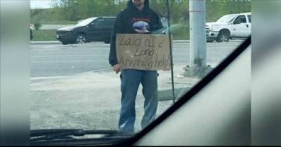 Lady Reads Man&rsquo;s Sign From Car. After She Helps, He Gets A Text That Shocks Her