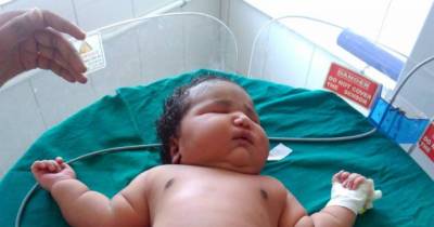 Mum, 19, Gives Birth To &lsquo;World&rsquo;s Biggest Female Baby&rsquo; &ndash; At 15lbs