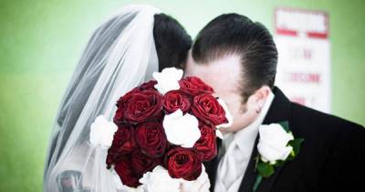15 Brides And Grooms Confess Their Real Thoughts At the Alter