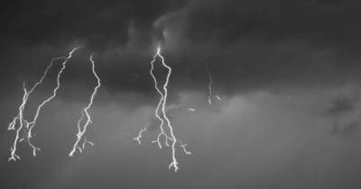Amazing Footage Of A Lighting Storm Recorded At 7000 Frames Per Second