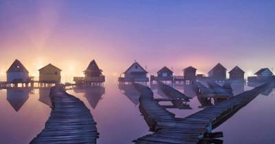 This Floating Village In Hungary Is So Gorgeous You&rsquo;ll Have A Hard Time Believing It&rsquo;s Real