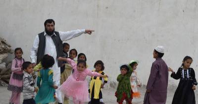 This Pakistani Father Of 35 Aiming For 100 Is Hunting For A 4th Wife And Is Flooded With Proposals On Fb!
