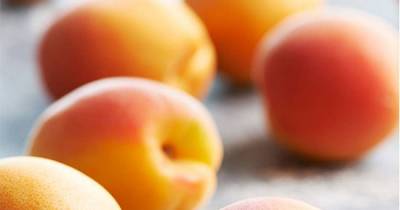 Easily Preserve The Flavor Of Fresh Peaches By Freezing Them Following This Method.