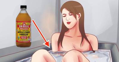 She Starts A Bath And Adds 2 Cups Of Vinegar. After She Has Been In It For 30 Minutes, Her Skin Is No Longer The Same.