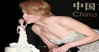 14 Celebs That Have Very Strange Addictions