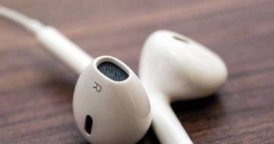 You Probably Didn't Know That Your Iphone Headphones Can Do These Amazing Things