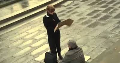 People Ignored This Blind Homeless Man, Until A Stranger Changed His Sign And A Surprising Thing Happened