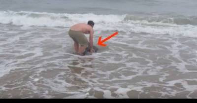 He Finds Something On The Beach On His Way Home From Work. When The Waves Come In...omg!
