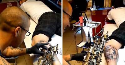 Tattoo Artist Who Lost His Arm Gets World&rsquo;s First Tattoo Machine Prosthesis