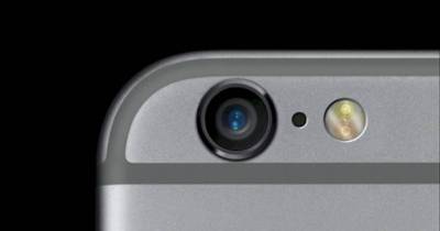 Ever Wonder Why There&rsquo;s A Hole Next To Your iPhone Camera? THIS Is What It Does.