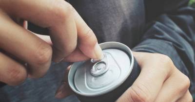 Why We Should Be Tapping Our Fizzy Drink Cans Before Opening Them
