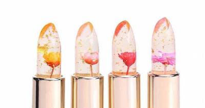 People Are Going Crazy About This Lipstick With Real Flowers Inside