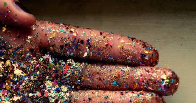 She Throws A Handful Of Glitter On Her Wet Floor. 3 Days Later? This Is Magnificent.