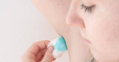 She Pours Listerine Onto Cotton And Dabs It On Her Armpit.. Minutes Later....WHOA!!!