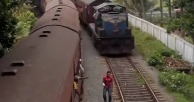 How These People Were Saved From Train Accidents Is Miraculous