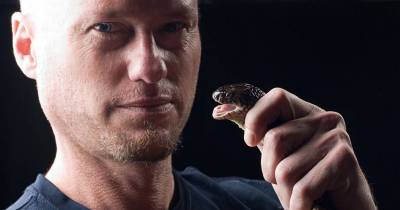 Here&rsquo;s The Curious Case Of The Guy Who Can Survive Any Venomous Snake Bite
