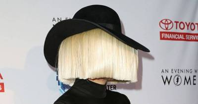 Sia Accidentally Showed Her Face During A Windy Concert, This Is What She Looks Like