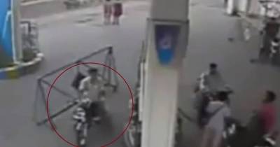A Motorist Was Using His Mobile Phone While Refueling At A Petrol Station, Then THIS Happened!