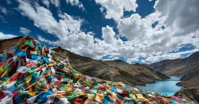 8 Things You Should Know About Tibetan Prayer Flags Before Hanging Them Up!