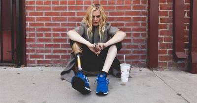 This Model Lost Her Leg From Using Tampons. Yes, This Can Happen.