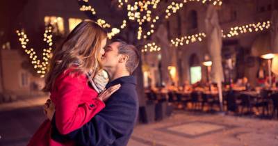 Here&rsquo;s How You Should Be Flirting According To Your Zodiac Sign