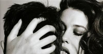 Make Your Man Go Wild With These 8 Foreplay Moves